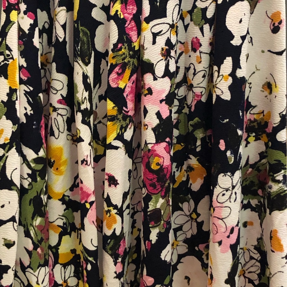 Woman’s Dress🌸🌼 - Picture 3 of 3